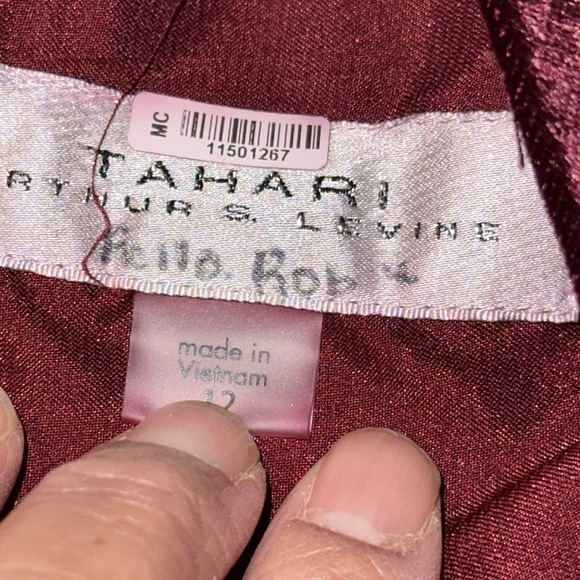 Tahari Layered Floral-Print Velvet Gow - Picture 10 of 13